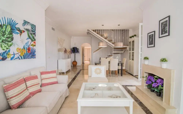 River Garden Spacious Penthouse