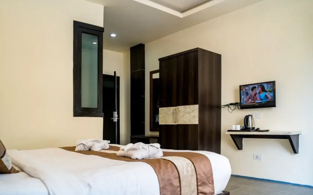 Hotel Tara Palace