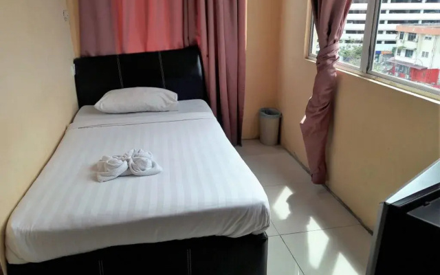OYO 216 La Viva Hotel