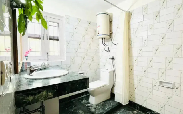 Bluo 2Bhk Panchsheel Enclave - Balcony Park