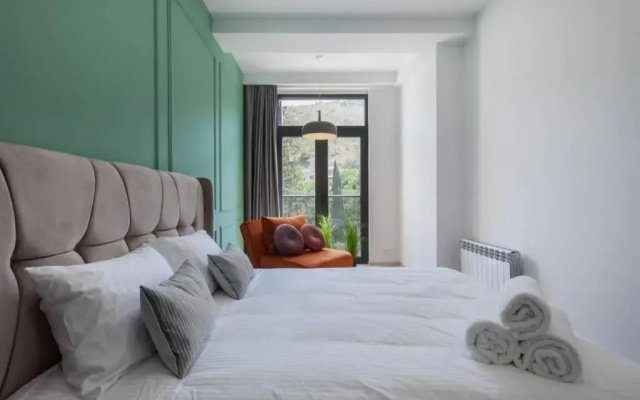 Luxury Meets Convenience - 2 bdrm @ City Center