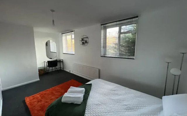 a two Bedroom Cosy Hideaway Based in Greenwich