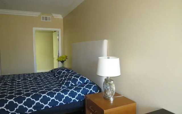 2 Bed 2 Bath in Studio City