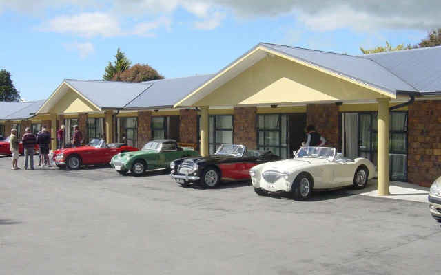 Antonio Mews Motel