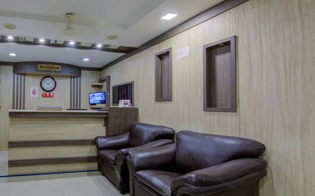 OYO Flagship 465 Vadapalani AVM Studio 2