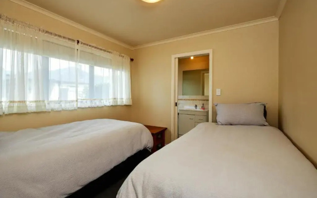 Paradise Inn - Kaikoura Holiday Home