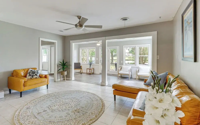 Riverfront Fun: Quiet Home Near Hampton Coastline