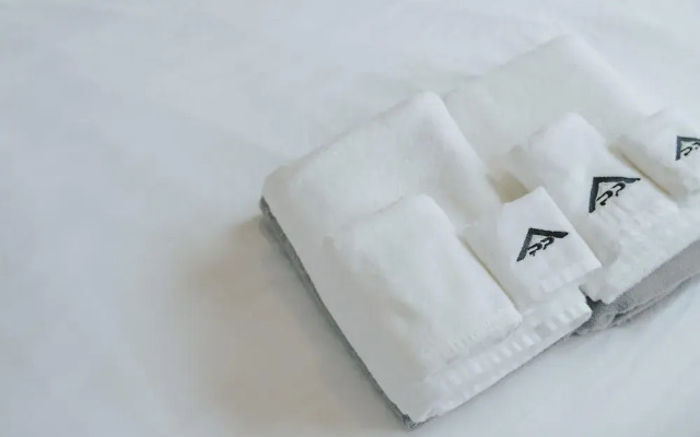 Wyndham Gardens 1321 Studio, 1min to Naithon Beach