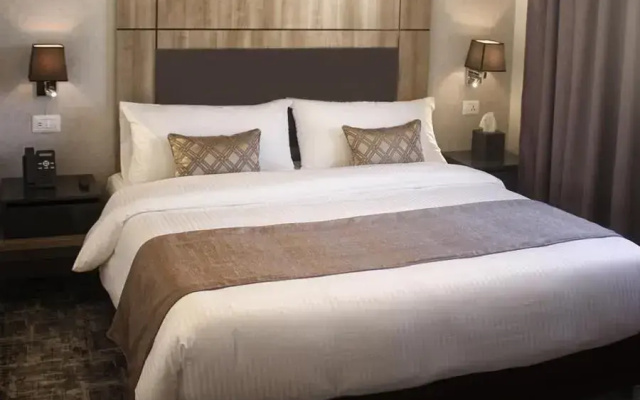 Golden Tulip Hotel De Ville