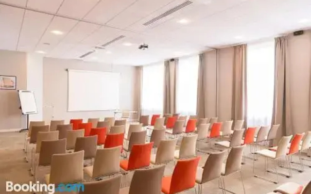 Holiday Inn Paris Val De Bievre
