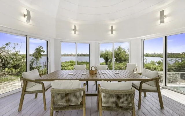 Holley House 4 Bedroom Home by RedAwning