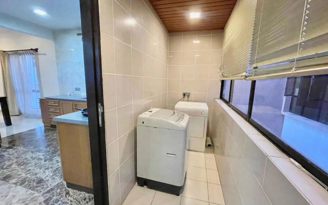 PENTHOUSE MARINA COURT VACATION HOME 4 BEDROOMS KOTA KINABALU 14pax