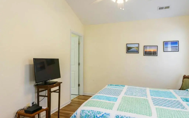 Island Delight by Oak Island Accommodations