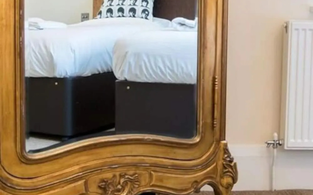 Penny Lane Hotel