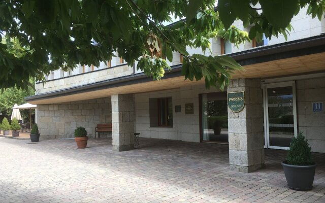 Отель Parador de Puebla de Sanabria вид на фасад