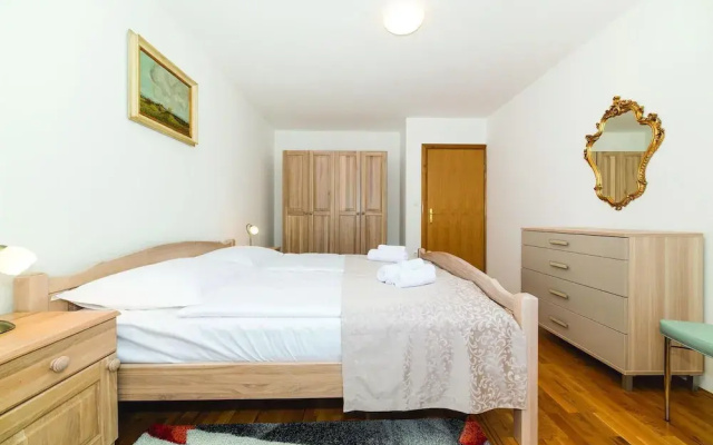 Amazing Home in Trilj with Hot Tub, WiFi & 4 Bedrooms