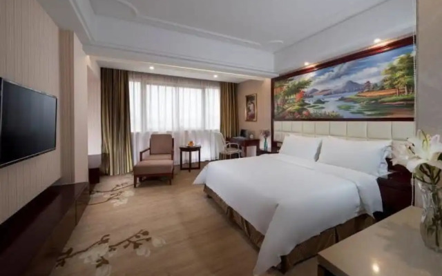 Vienna International Hotel (Shantou Simapu)