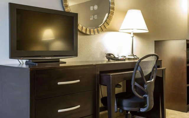 Comfort Suites Huntersville near Lake Norman