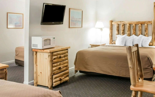 Quality Inn & Suites Mackinaw City Beachfront