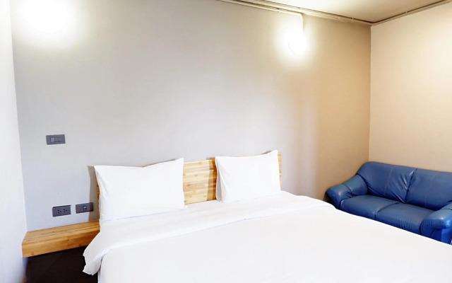 IZEN Budget Hotel & Residences (Plus)