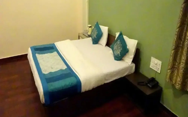 Hotel Blue Moon by Sky Stays