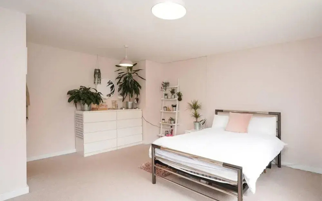 Rent My Spa Home With Pool Table, Hottub and Sauna