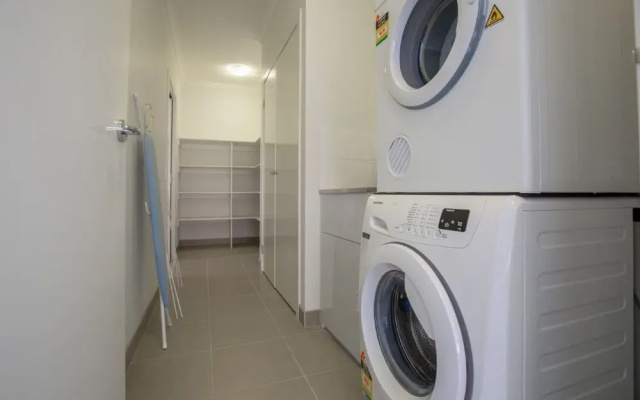 Big Family Fun@ 4 Bedrooms House in Point Cook