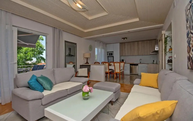 Awesome Home in Makarska With Wifi and 3 Bedrooms