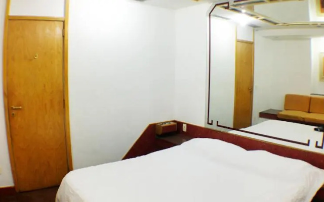 Fridays Hostel and Hotel