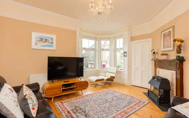 Modern Trinity Apartment In Good Location