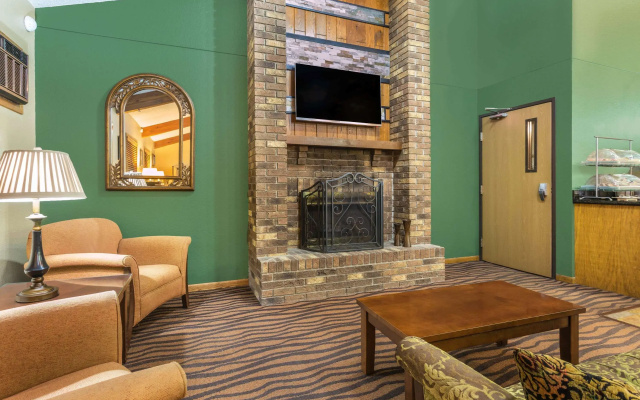 AmericInn by Wyndham West Bend