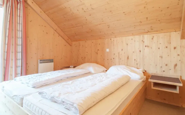 Spacious Chalet near Kreischberg Ski Area