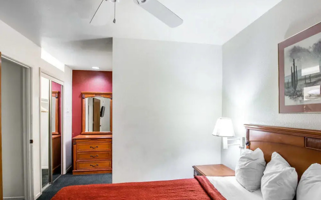 American Inn and Suites