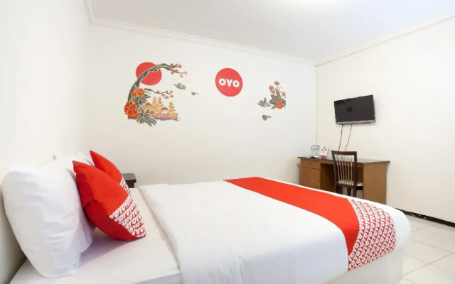 OYO 143 Dukuh Kupang Residence