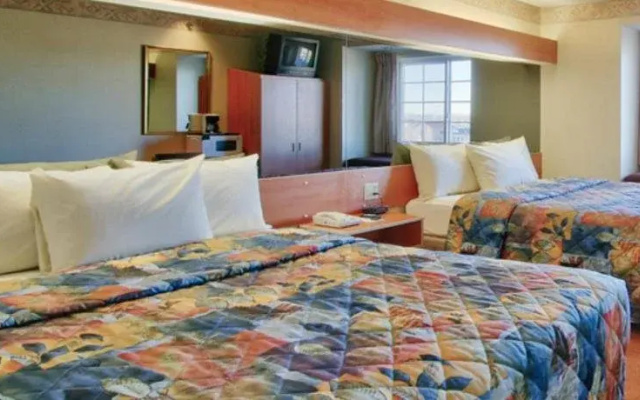 Western Skies Inn And Suites
