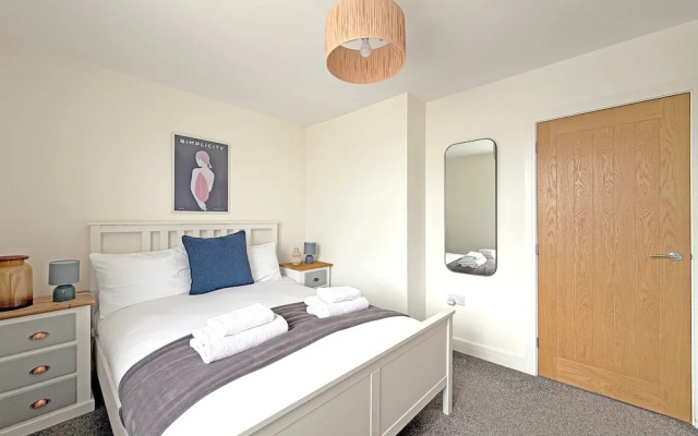The Green - Stylish Home Sleeps 6 With Parking