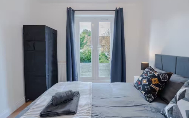 3BR Putney Home London Sleeps 8 Winter Deal