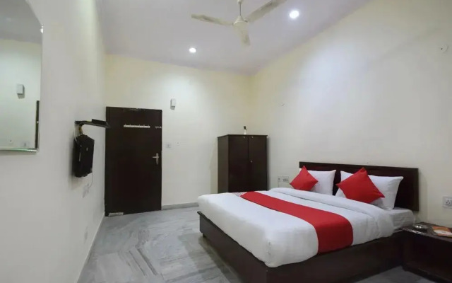 Hotel C-9 by OYO
