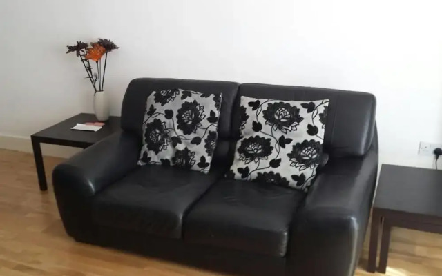 2 Bedroom Apartment Bishops Quay