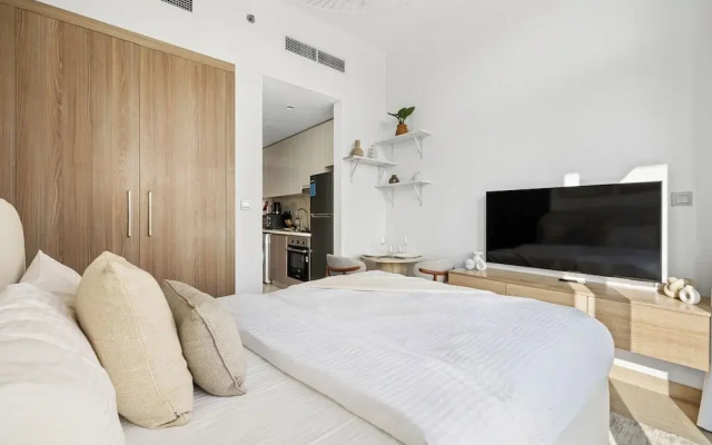 Bright Modern Studio in Meydan