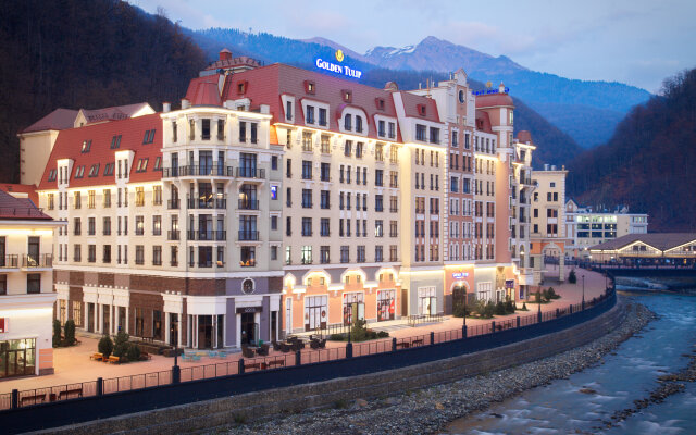 Гостиница Golden Tulip Rosa Khutor (Голден Тюлип Роза Хутор) вид на фасад