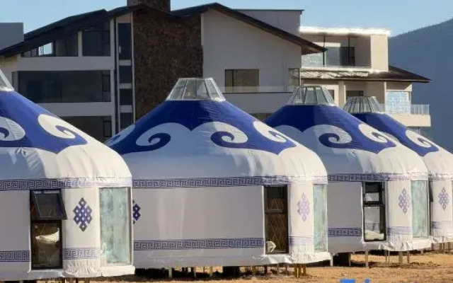 Nomadic  Manor  Hotel