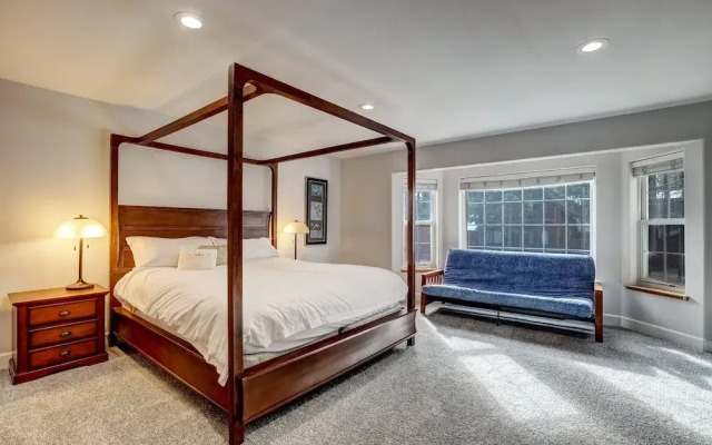 Nestled Pines Retreat Hot Tub, Pool Tahoe, Foosball, +more!