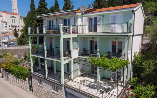 Apartments & rooms Leon