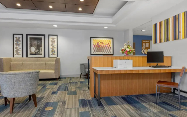 Holiday Inn Exp And Suite West Coxsackie