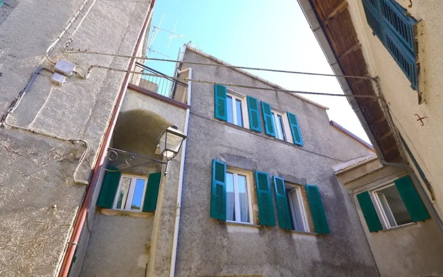 20 km from the 5 Terre, in a small town, 3-room apartment, terrace with view