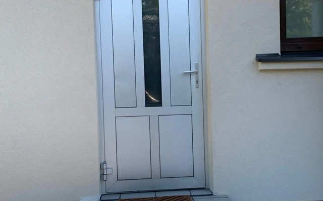 Private room, private bathroom, private entrance in private house