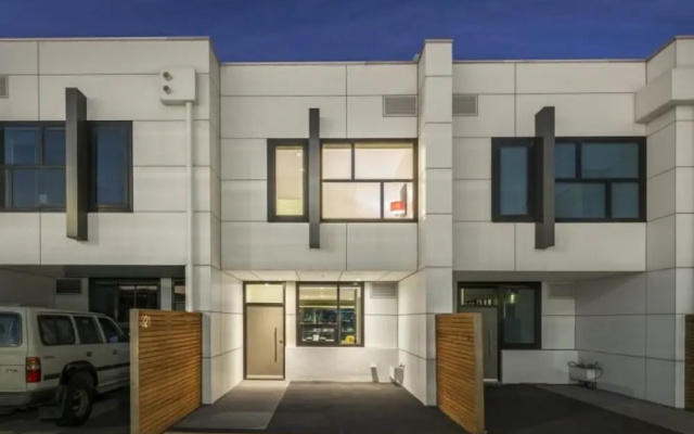 Melbourne Holiday Apartments South Wharf