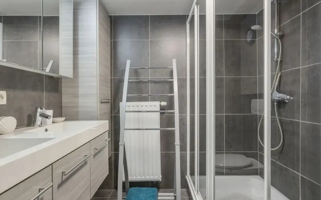 Apartment Close to the Shopping Street