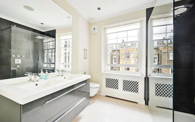 5 Beds House - 5 Mins to Victoria Station